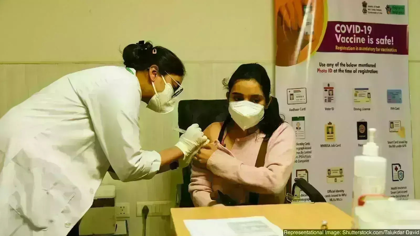 கோவிட்-19 தடுப்பூசிகளை இந்தியா மேம்படுத்துகையில், அதன் பாதகமான நிகழ்வுகளின் தரவு விடுபட்டுள்ளது கோவிட்-19 தடுப்பூசிகளை இந்தியா மேம்படுத்துகையில், அதன் பாதகமான நிகழ்வுகளின் தரவு விடுபட்டுள்ளது