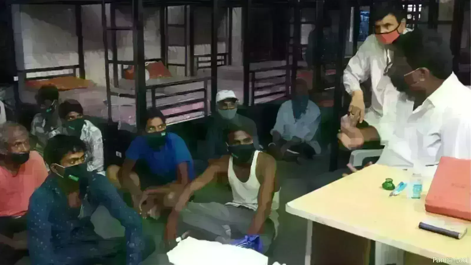 கோவிட் ஊரடங்குகளானது சுகாதாரம், தடுப்பூசிக்காக புலம்பெயர்ந்த தொழிலாளர்கள் திண்டாடச் செய்கிறது கோவிட் ஊரடங்குகளானது சுகாதாரம், தடுப்பூசிக்காக புலம்பெயர்ந்த தொழிலாளர்கள் திண்டாடச் செய்கிறது