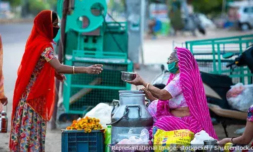 ஒரு கோவிட்-19 நோயாளி இந்தியாவில் எத்தனை பேரை பாதிக்கச் செய்கிறார்? ஒரு கோவிட்-19 நோயாளி இந்தியாவில் எத்தனை பேரை பாதிக்கச் செய்கிறார்?
