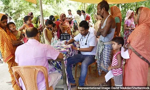இந்தியாவின் 90% ஏழைகளுக்கு சுகாதார காப்பீடு இல்லை இந்தியாவின் 90% ஏழைகளுக்கு சுகாதார காப்பீடு இல்லை