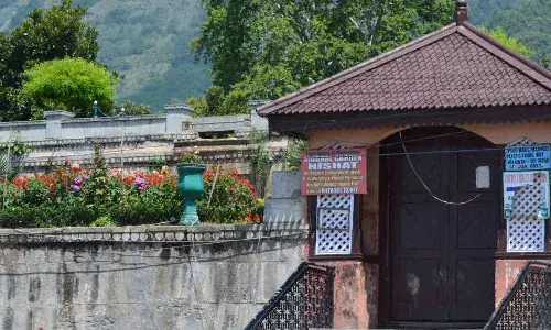 தகவல் தொடர்பு தடை காஷ்மீரில் புதிய மனநல சவால்களை உருவாக்குகிறது தகவல் தொடர்பு தடை காஷ்மீரில் புதிய மனநல சவால்களை உருவாக்குகிறது