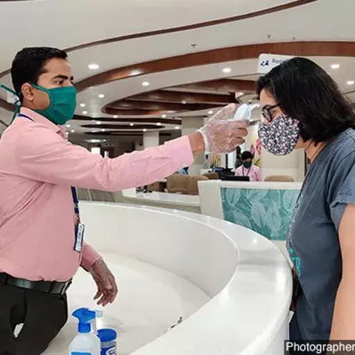 கோவிட் நோயாளிகளுக்கு தொகை தர மறுக்கும் காப்பீட்டாளர்கள், பில்லுடன் போராடும் தனியார் மருத்துவமனைகள் கோவிட் நோயாளிகளுக்கு தொகை தர மறுக்கும் காப்பீட்டாளர்கள், பில்லுடன் போராடும் தனியார் மருத்துவமனைகள்