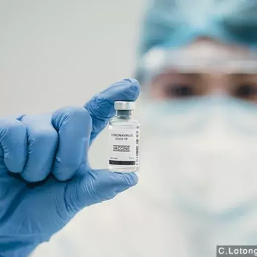 கோவிட்-19: இந்தியாவில் நடக்கும் நூற்றுக்கணக்கான  மருத்துவப்பரிசோதனைகளில் கட்டுப்பாடு விதிகள் இல்லை, நிபுணர்கள்