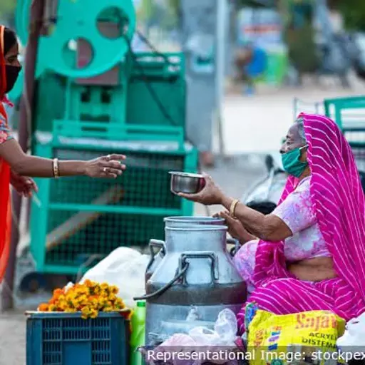 ஒரு கோவிட்-19 நோயாளி இந்தியாவில் எத்தனை பேரை பாதிக்கச் செய்கிறார்? ஒரு கோவிட்-19 நோயாளி இந்தியாவில் எத்தனை பேரை பாதிக்கச் செய்கிறார்?