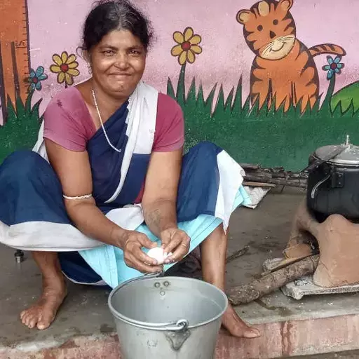 முட்டைகள் அதிகமுள்ள தேசம்; அதை குழந்தைகளுக்கு பெற போராடும் மாநிலங்கள் முட்டைகள் அதிகமுள்ள தேசம்; அதை குழந்தைகளுக்கு பெற போராடும் மாநிலங்கள்