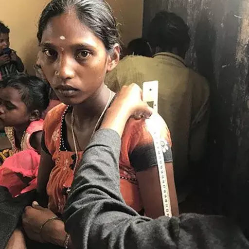 தாய் மீது  கவனம் செலுத்துவதன் மூலம் குழந்தைகள் நலனில் கர்நாடகா எப்படி முன்னேற்றம் காண்கிறது